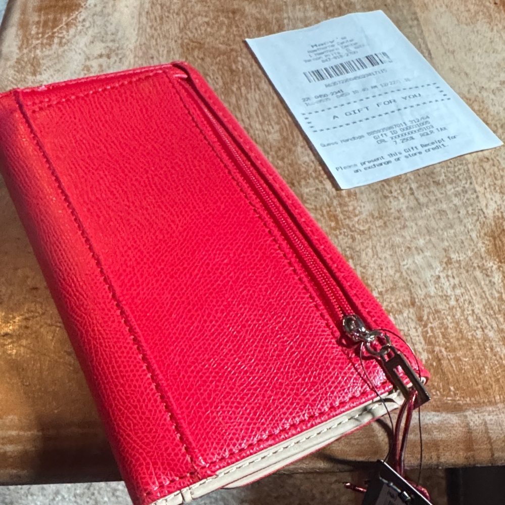 GUESS Red Wallet with Floral Design - Picture 4 of 5